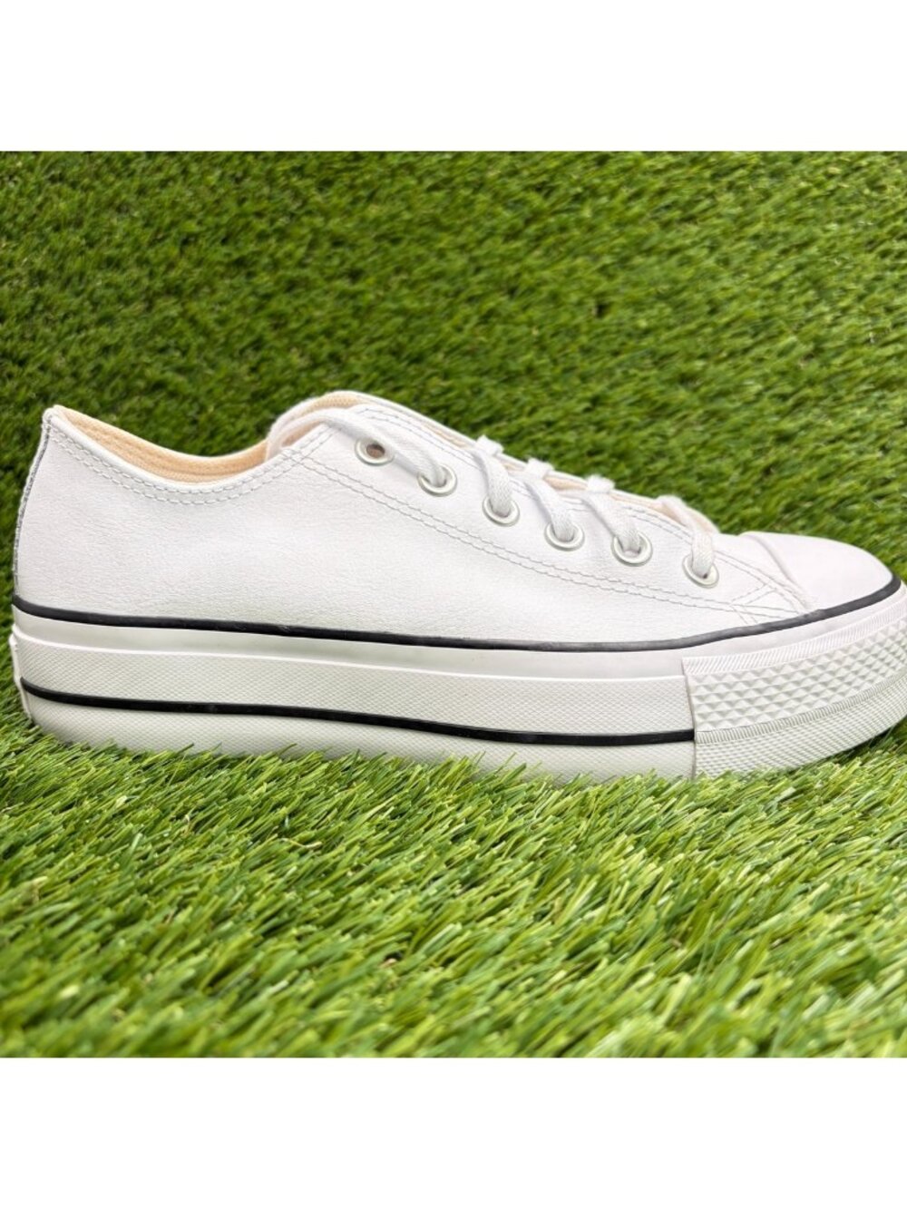 Converse Chuck Taylor All Star Lift Women Size 7.5 White Athletic Shoes Sneakers